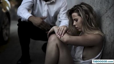 Izindaba ze-Kinky: intombazane esemusha engenakhaya